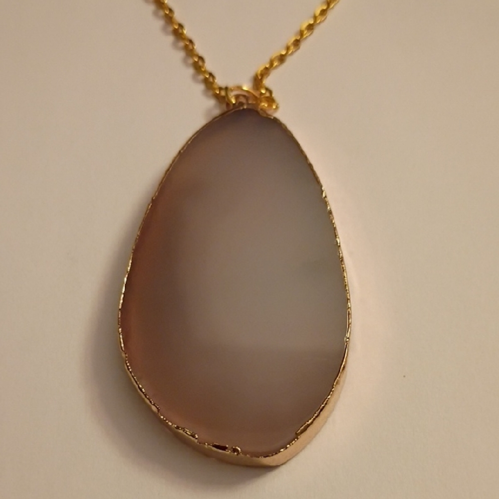 Gold and Cream Teardrop Pendant Necklace